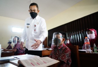 Bupati Haryanto Tinjau Pelaksanaan PTM