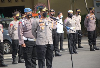 Kapolres  Pekalongan Kota AKBP Wahyu Rohadi S.I.K.saat Apel Jam Pimpinan di halaman Mapolres, Senin (4/10/2021).