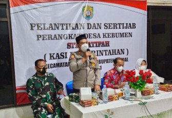 Kapolsek Sukorejo berikan Pesan Pada Kasi Pemerintahan Terlantik Desa Kebumen 