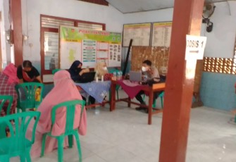Pelaksanaan vaksinasi di Balaidesa Penaruban Kecamatan Weleri Kabupaten Kendal Senin 18/10/2021 