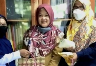 Kompak, Jajaran Diskominfo Kirim Bantuan Sembako Untuk Pegawainya dan Warga Kota Terdampak Banjir