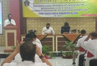 Situasi Sosialisasi Penyebarluasan Informasi Perlindungan PMI Berdasarkan UU. No. 18 Tahun 2017 oleh Disnaker Kabupaten Blitar (foto : Faisal NR / Klikwarta.com)