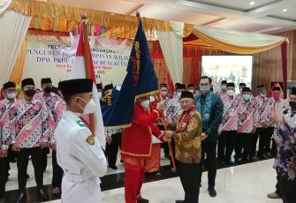 Pengukuhan Hasanuddin Adnan sebagai Ketua DPW Persatuan Keluarga Daerah Piaman (PKDP) Provinsi Bengkulu Masa Bhakti 2021-2026 berlangsung di Aula Grage Hotel Bengkulu