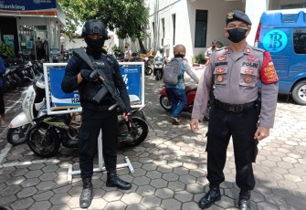 Personel Samapta Polres Pekalongan Kota Lakukan Penerangan Keliling (Penling)