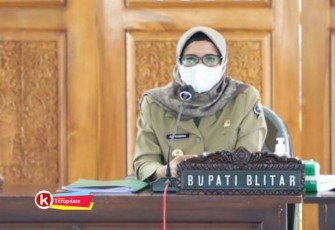 Bupati Blitar Rini Syarifah (Mak Rini). (foto : Faisal NR / dok. Klikwarta.com)