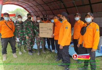 Tim BPBD Kabupaten Blitar Diterima Jajaran Pemkab Lumajang Ketika Kirimkan Bantuan ke Warga Terdampak Erupsi Gunung Semeru (foto : BPBD Kabupaten Blitar untuk Klikwarta.com)