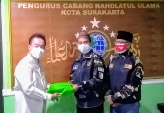 Pegiat Sosial Kota Solo Ini Sumbangkan 10 Ribu Masker, 2 Ton Beras Hingga 15 Ribu Makanan Siap Saji Untuk  Masyarakat Terdampak Perpanjangan PPKM