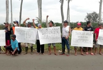 Warga Gunungwungkal Memagari Tanah Desa