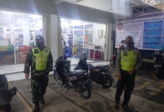 Patroli malam hari pemberlakuan PPKM