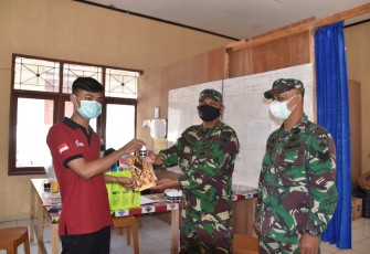 Pembagian suplemen bagi warga 