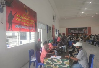 Foto kegiatan serbuan vaksinasi massal oleh Rumkital Dr Wahyu Selamet Bitung