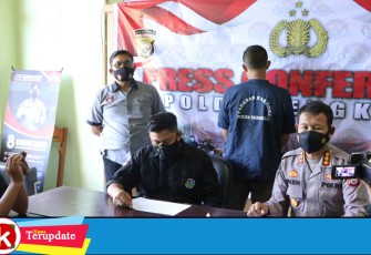 Kabid Humas Polda Bengkulu Kombes Pol Sudarno SSos MH Saat Menggelar Konferensi Pers 