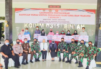 Bersama Seluruh FKPD Tanjungpinang, Dandim 0315/Bintan Launching Penyaluran BTPKLW TNI Tahun 2021 di Makodim 0315/Bintan
