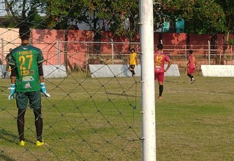 Foto  Istimewa  : Laga uji coba perdana Persika Karanganyar melawan Persenga Ngawi, di Stadion Ketonggo, Ngawi, Jawa Timur.