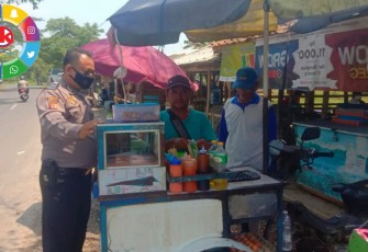 Polsek Sumberjaya Sambangi Pelaku Usaha Dagang Di Area Per-Industrian di Wilkum Binaannya