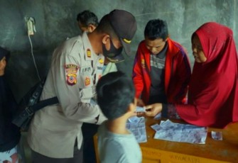 Kapolsek Singajaya - Polres Garut : Monitoring Dan Cek Pengamanan "GEBYAR" Vaksinasi Di Ds.Mekartani