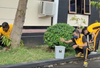 Peringati World Cleanup Day 2021, Kapolres Majalengka Ajak Anggotanya Untuk Bersih-bersih