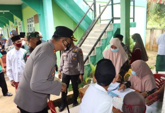 Kapolres Karimun Tinjau Vaksinas Pondok Pesantren Al-Himmah