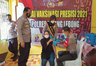Terus Berkomitmen Tangani Pandemi Covid-19, Polres RL Gelar Vaksinasi Massal