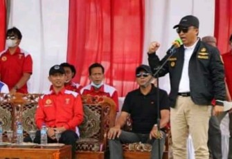 Bupati Lampung Barat Hi. Parosil Mabsus saat hadiri sekaligus membuka secara langsung pameran dan lomba burung Bupati Cup 