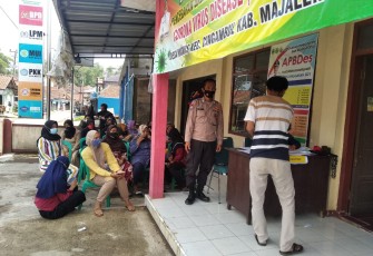 Kapolsek Cingambul - Polres Majalengka, Melalui Kanit Binmas  Monitoring Gebyar Vaksinasi Covid-19 Tahap I dan II di Desa Maniis