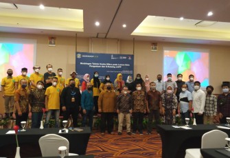 Foto bersama saat Bimbingan Teknis Usaha Mikro pada Laman Bela Pengadaan dan E-katalog LKPP di Sukabumi, Jawa Barat, Kamis (31/3).  