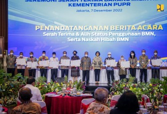 Kementerian PUPR dan Kemenkeu saat Lakukan Serah Terima BMN Tahap 2 Kepada Pemda, Yayasan, Perguruan Tinggi dan Kementerian Lain