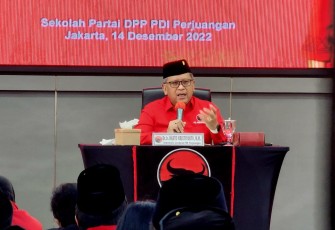 Sekretaris Jenderal DPP PDI Perjungan Hasto Kristiyanto saat membuka pelatihan antikorupsi bagi Bacaleg dari PDI Perjuangan di sekolah Partai PDIP Lenteng Agung, Jakarta, Rabu (14/12/2022).