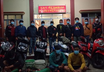 Pelaku dan barang bukti saat diamankan