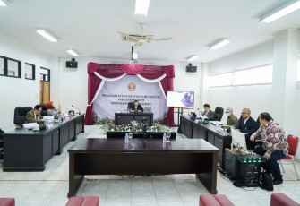 Bamsoet saat menyelesaikan ujian tertutup Program Studi Doktor Ilmu Hukum di Fakultas Hukum Universitas Padjadjaran (FH Unpad), Bandung, Sabtu (3/12/22).