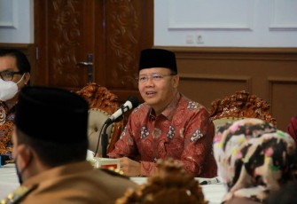 Gubernur Rohidin saat Rapat Koordinasi Fiskal, Ekonomi Moneter Regional Bengkulu Triwulan I (Satu) Tahun 2022 di Provinsi Bengkulu, Selasa (26/4/2022).