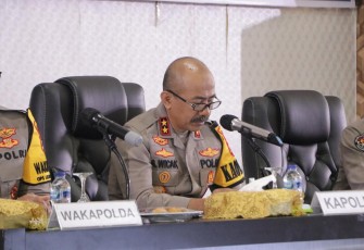 Kapolda Bengkulu Irjen Pol. Drs. Agung Wicaksono, M. Si saat menggelar konferensi pers, Rabu (28/12/2022) di gedung adem Polda Bengkulu.