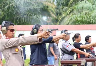 Polres Bengkulu Selatan bersama Unsur Forkopimda saat Latihan Menembak