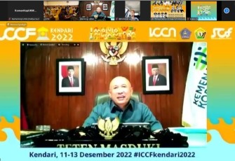 MenKopUKM Teten Masduki saat menyampaikan keynote speechnya dalam penyelenggaraan Indonesia Creative Cities Festival (ICCF) 2022 di Kendari secara daring, Senin (12/12).