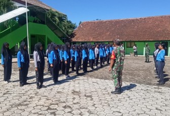 Latih siswa Peraturan Baris Berbaris 