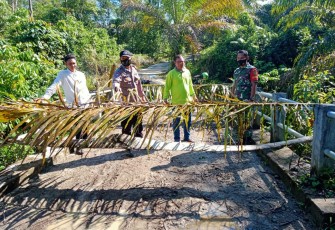 aksi pemagaran jalan desa Pagar Agung 