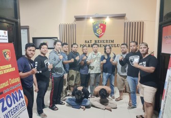 Dua Pria Asal Kaur saat Diamankan Polisi