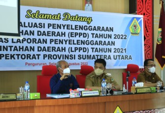 Rapat evaluasi terhadap LPPD Kabupaten Samosir Tahun 2021di Aula Kantor Bupati, 02/08.