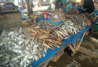 Nelayan tidak melaut, harga ikan kering melambung Naik