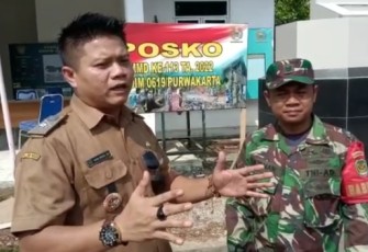 Ketua Apdesi Purwakarta saat berkunjung ke lokasi TMMD ke 113 di desa Wanawali.