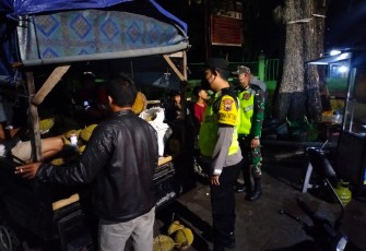 Kapolsek Cepiring AKP Agung Setio Nugroho melaksanakan Patroli Penindakan pelanggaran PPKM Level 2 Covid-19 Kabupaten Kendal