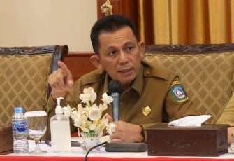 Gubernur Kepulauan Riau H. Ansar Ahmad saat pimpin rakor