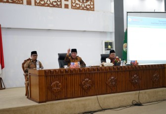 Wagub Bengkulu Rosjonsyah saat membuka Rapat Tim Evaluasi dan Pengawasan Realisasi Anggaran (TEPRA) Triwulan I Tahun 2022, bertempat di Gedung Serbaguna Provinsi Bengkulu, Kamis (21/07).