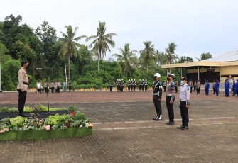 Wakapolda Bengkulu Brigjen Pol. Drs. Hari Prasodjo, MH saat pimpin apel gelar pasukan Operasi Keselamatan Nala 2022