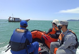 SPKKL Sambas Bersama Rapala Cari Nelayan Hilang