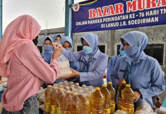 Pulihkan Ekonomi, Bazar Murah Lanud J.B. Soedirman 