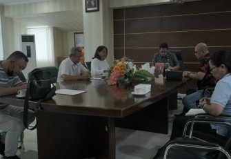 Wakil Walikota Bitung Hengky Honandar saat memimpin rapat persiapan HLUN Ke-26,  Jumat, (24/6/22).