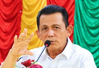 Gubernur Kepulauan Riau H. Ansar Ahmad saat berkunjung ke gedung LAM