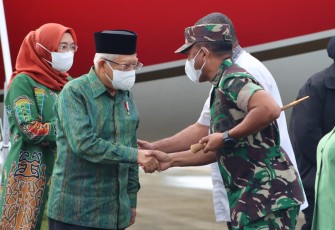 Pangdam Kasuari saat Sambut Wapres RIdi Kaimana