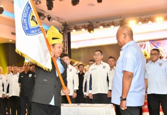 Bamsoet saat melantik Pengurus IMI Provinsi Kepri periode 2022-2026 di Batam, Minggu (20/11/22). 